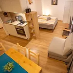 Cozy Tyrolean Old Town 홀인티롤