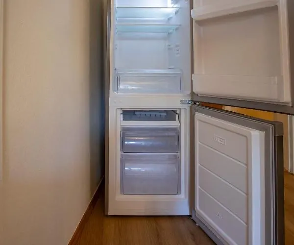 Cozy Tyrolean Old Town Apartamento Hall in Tirol